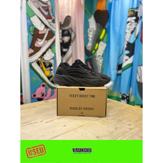 Yeezy 700 Vanta UK9.5