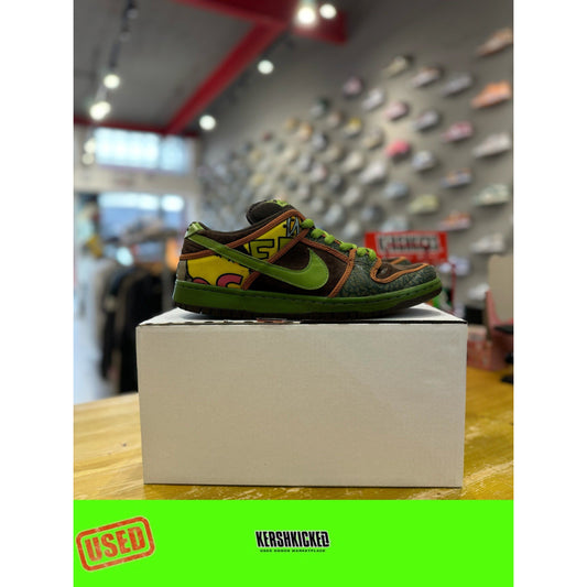 Nike SB Dunk Low De La Soul (2015) UK 9 by KershKicks in Uncategorized. Available at KershKicks for £250.00. A must-have for fans of KershKicks looking to elevate their style with this Kershkicked.