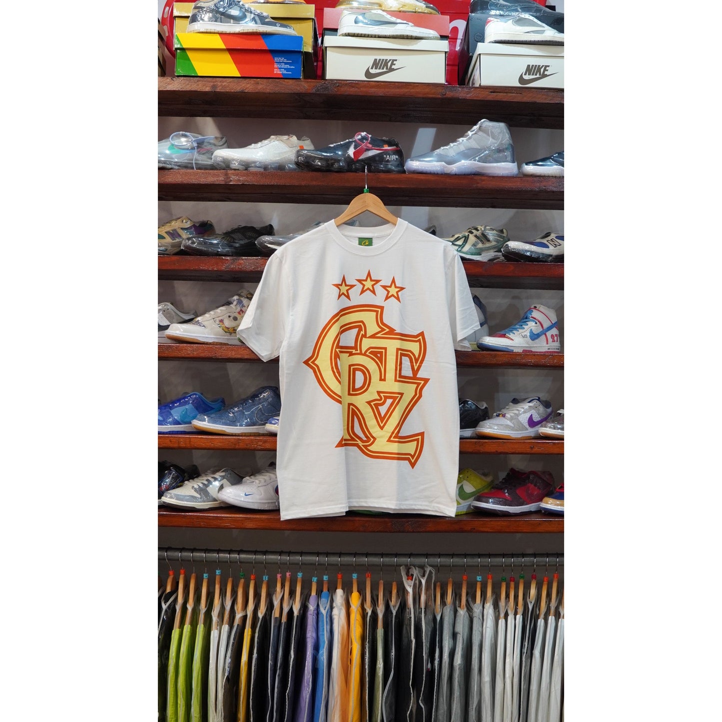 Corteiz Crtz Crest Tee White by Corteiz in Uncategorized. Available at KershKicks for £65.00. A must-have for fans of Corteiz looking to elevate their style with this T-Shirt.