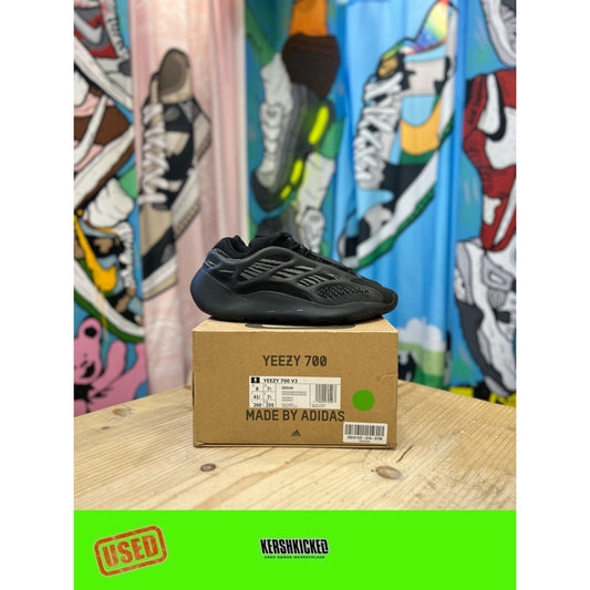 Yeezy 700 V3 Dark Glow UK 7.5