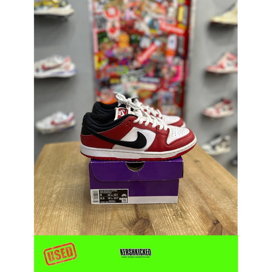 Nike SB Dunk Low J-Pack Chicago UK 7 by Nike in Shoes. Available at KershKicks for £140.00. A must-have for fans of Nike looking to elevate their style with this Kershkicked.