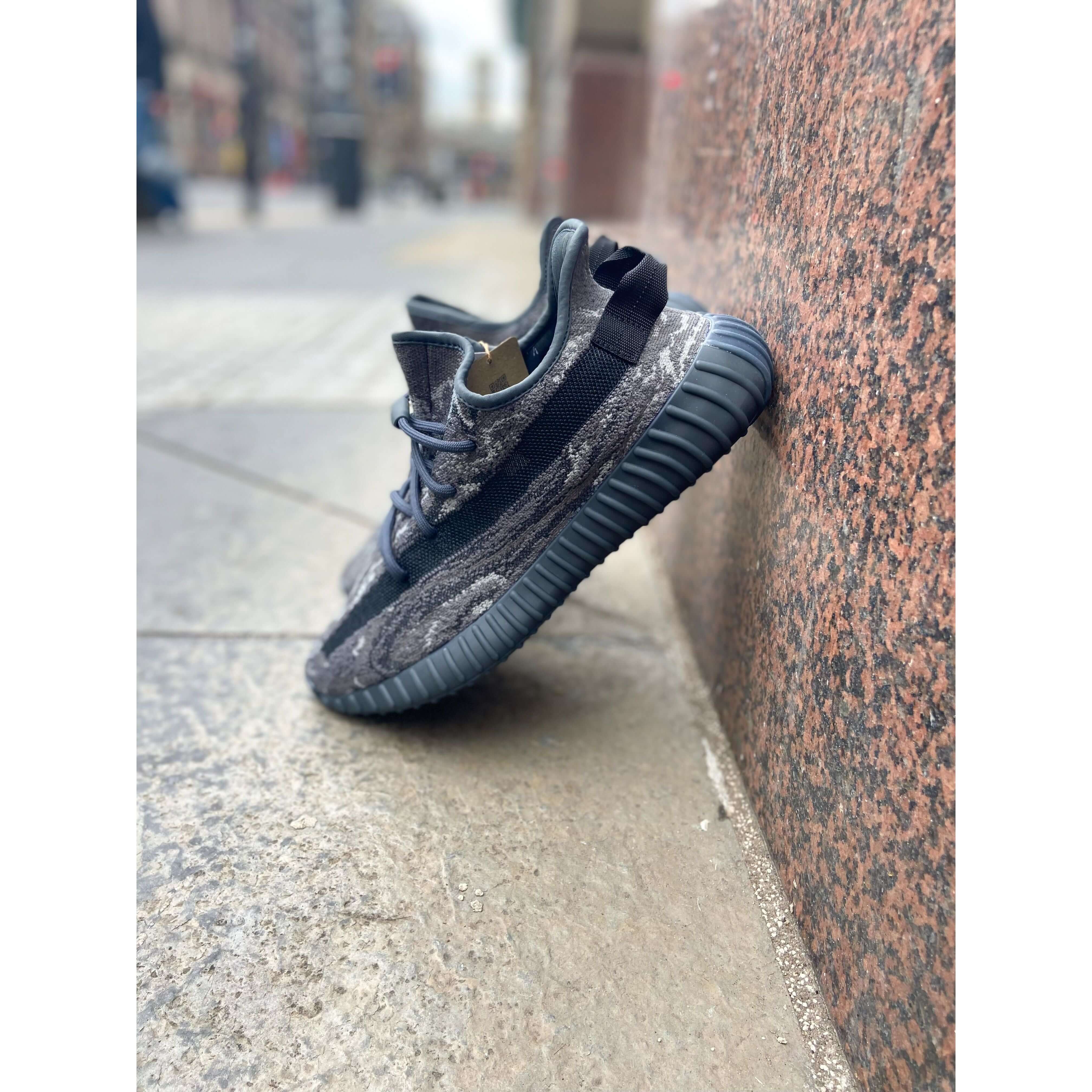 Adidas yeezy boost hot sale 35 v2 black friday