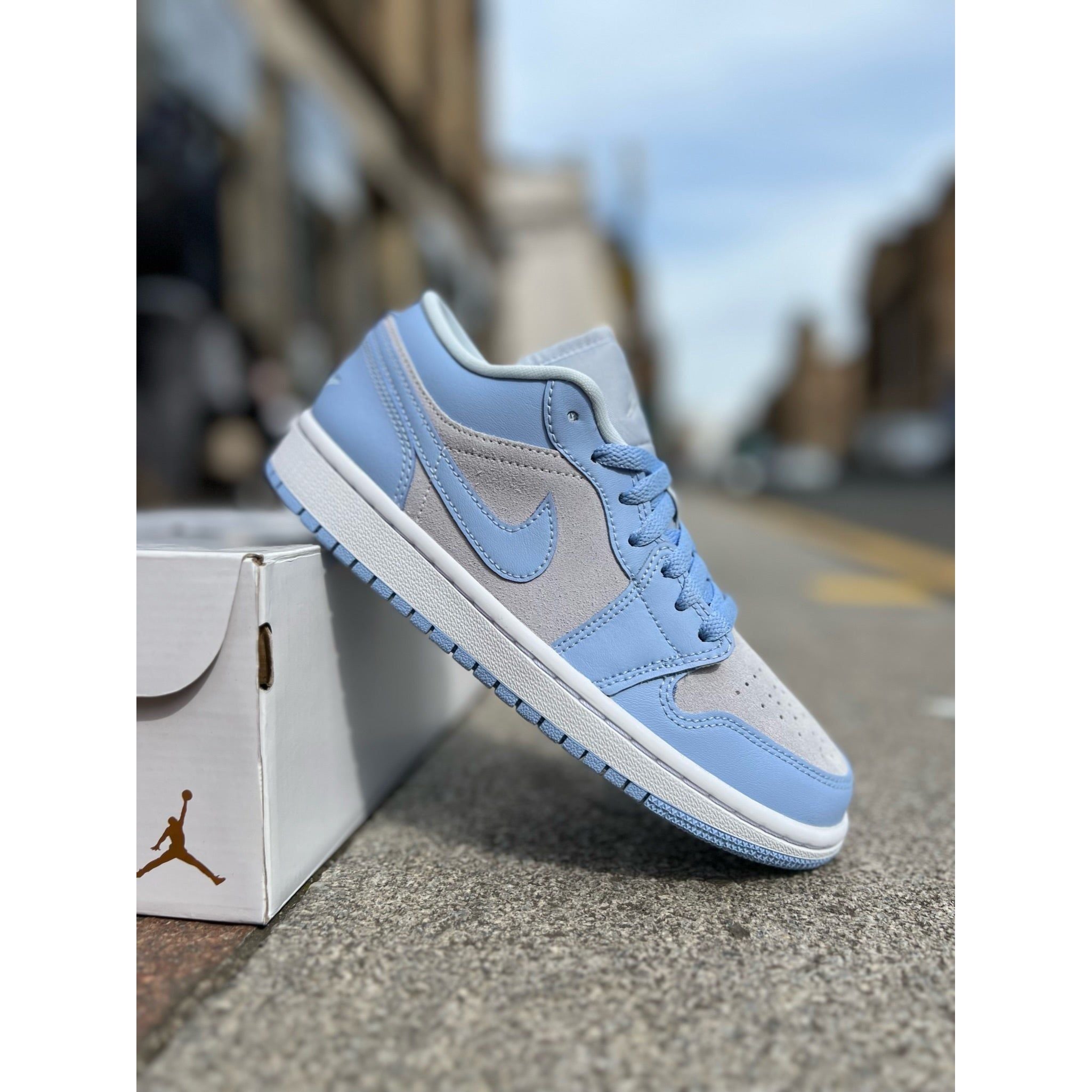 Jordan 1 Low University Blue (W)