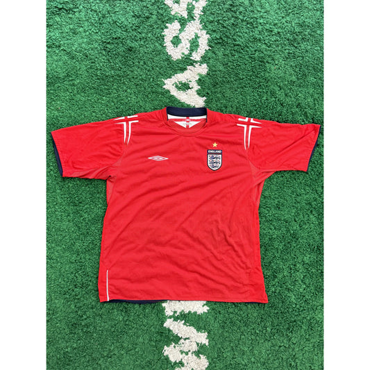 ENGLAND AWAY SHIRT 2004-2006 XXL by KershKits in Clothing. Available at KershKicks for £30.00. A must-have for fans of KershKits looking to elevate their style with this Kits.