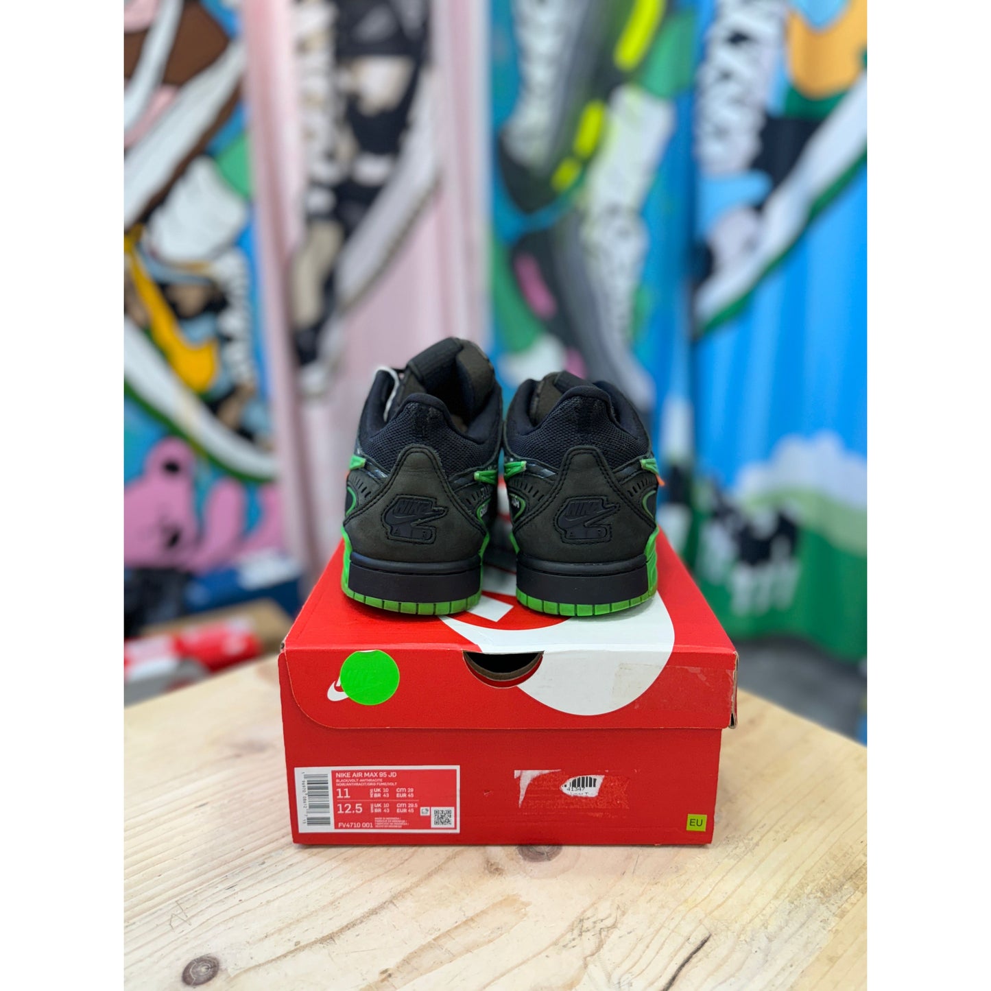 Nike Air Rubber Dunk Off-White Green Strike UK 8.5 by Nike in Shoes. Available at KershKicks for £215.00. A must-have for fans of Nike looking to elevate their style with this Kershkicked.