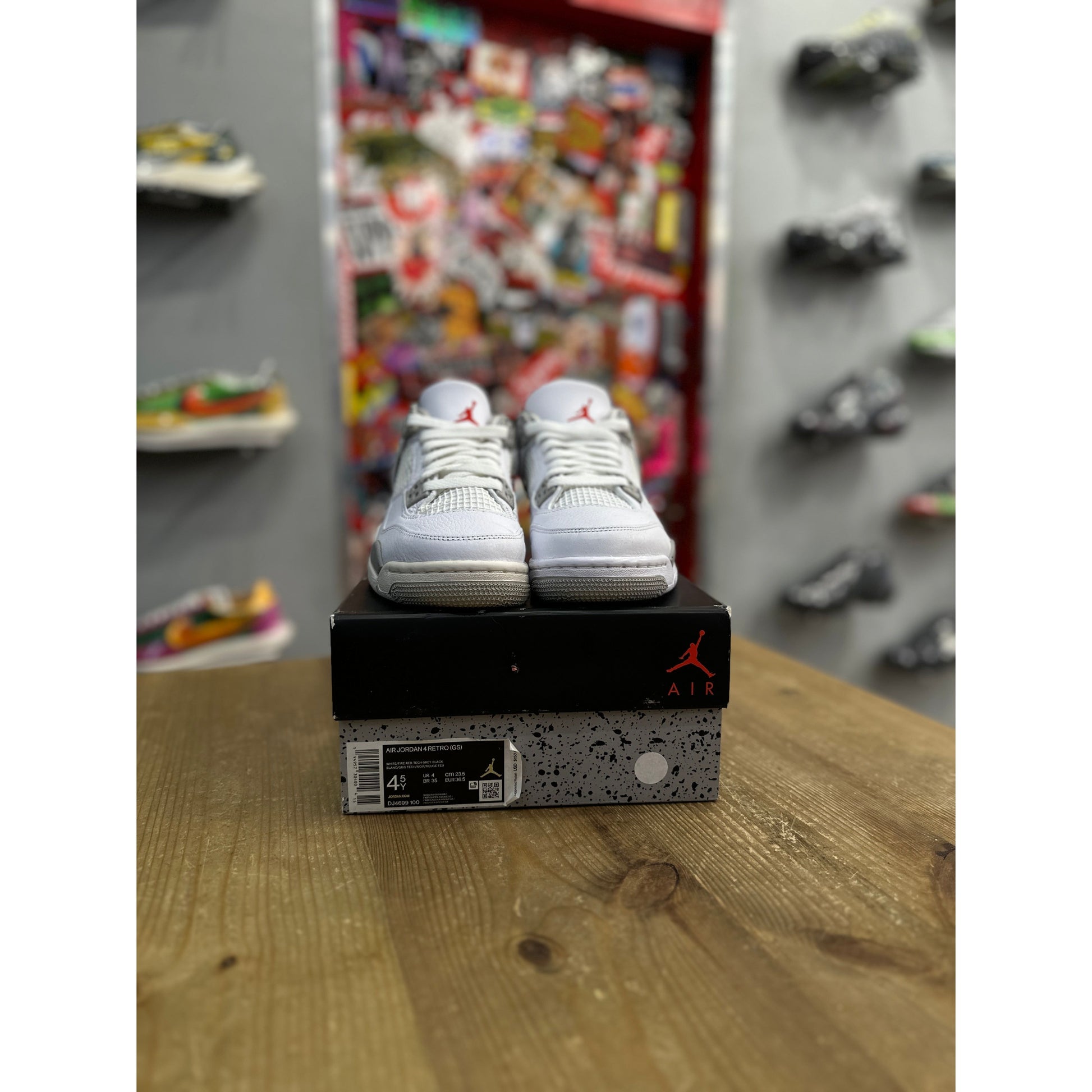 Jordan 4 Retro White Oreo (2021) (GS) UK 4 by Jordan's in Uncategorized. Available at KershKicks for £175.00. A must-have for fans of Jordan's looking to elevate their style with this Kershkicked.