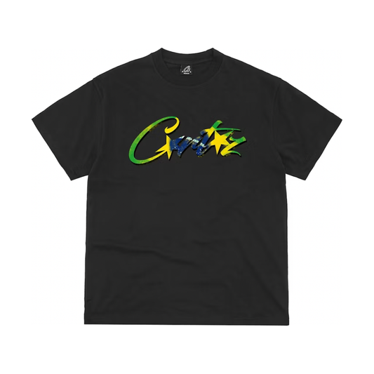 Corteiz Brasil Tee Black by Corteiz in Clothing. Available at KershKicks for £76.99. A must-have for fans of Corteiz looking to elevate their style with this T-Shirt.