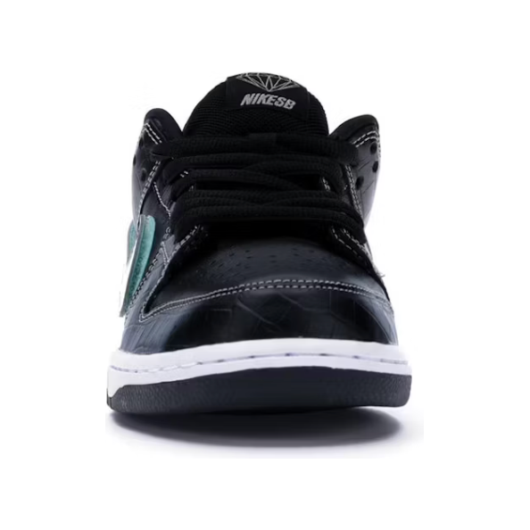 Nike SB Dunk Low Diamond Supply Co. Black Diamond by Nike in Uncategorized. Available at KershKicks for £395.00. A must-have for fans of Nike looking to elevate their style with this Shoes.