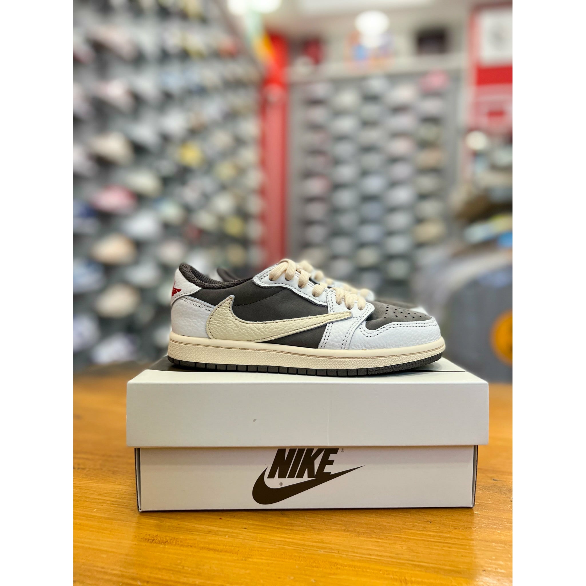 Jordan 1 store travis scott low