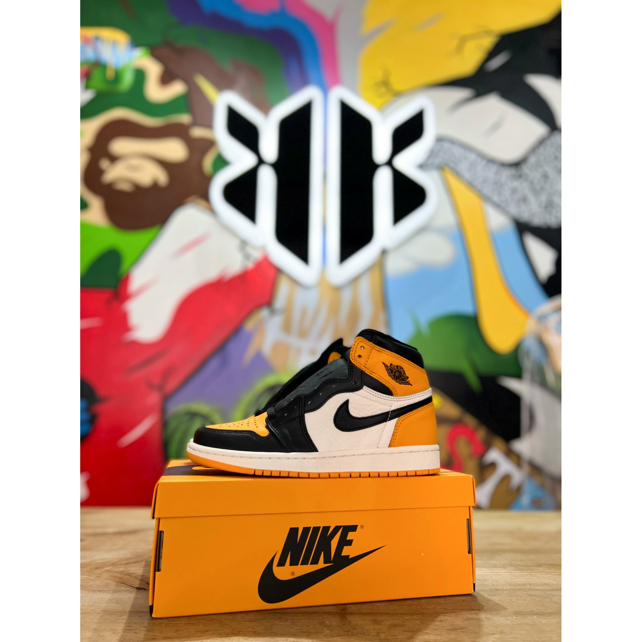 Jordan 1 retro yellow best sale and black