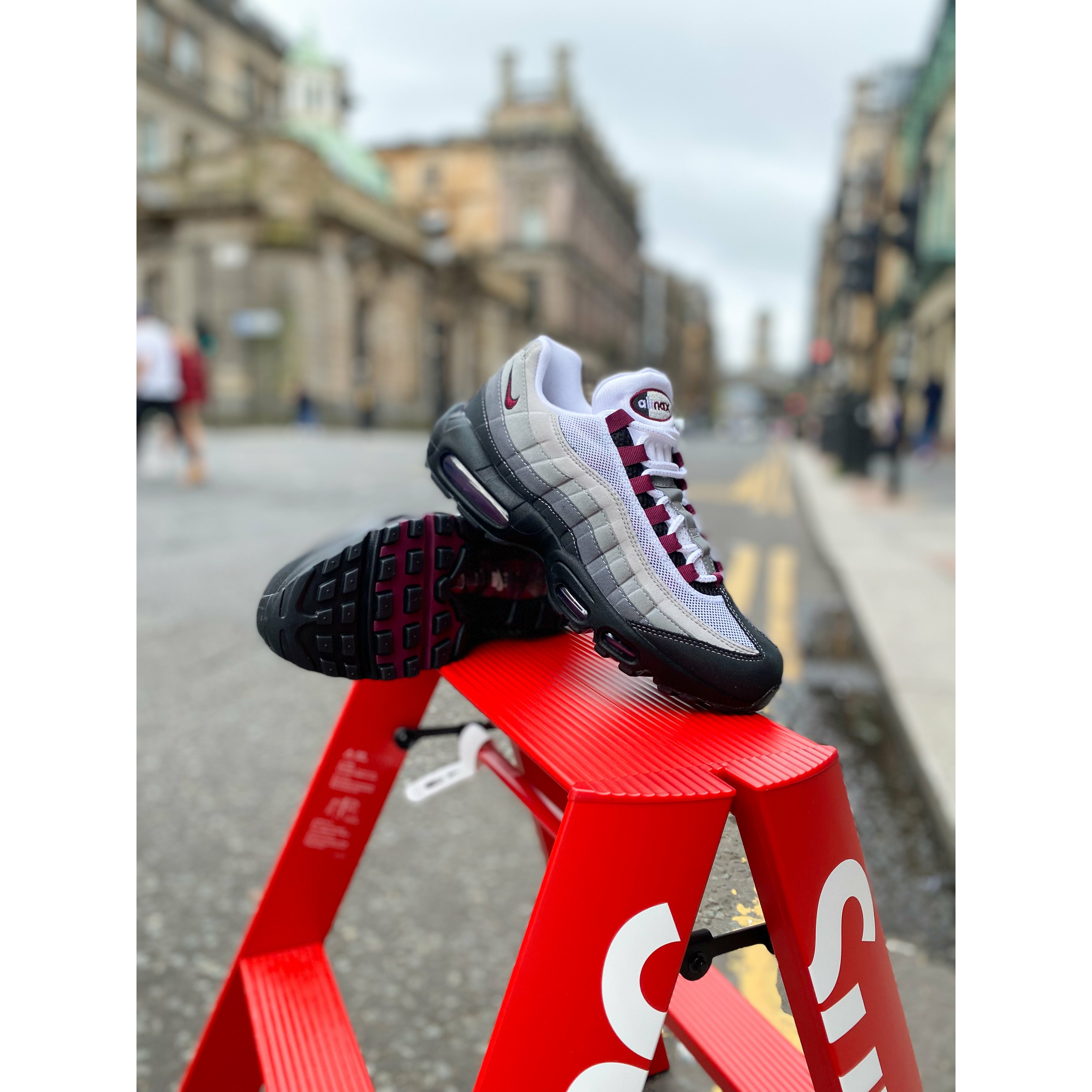 Nike air max on sale 95 og on feet