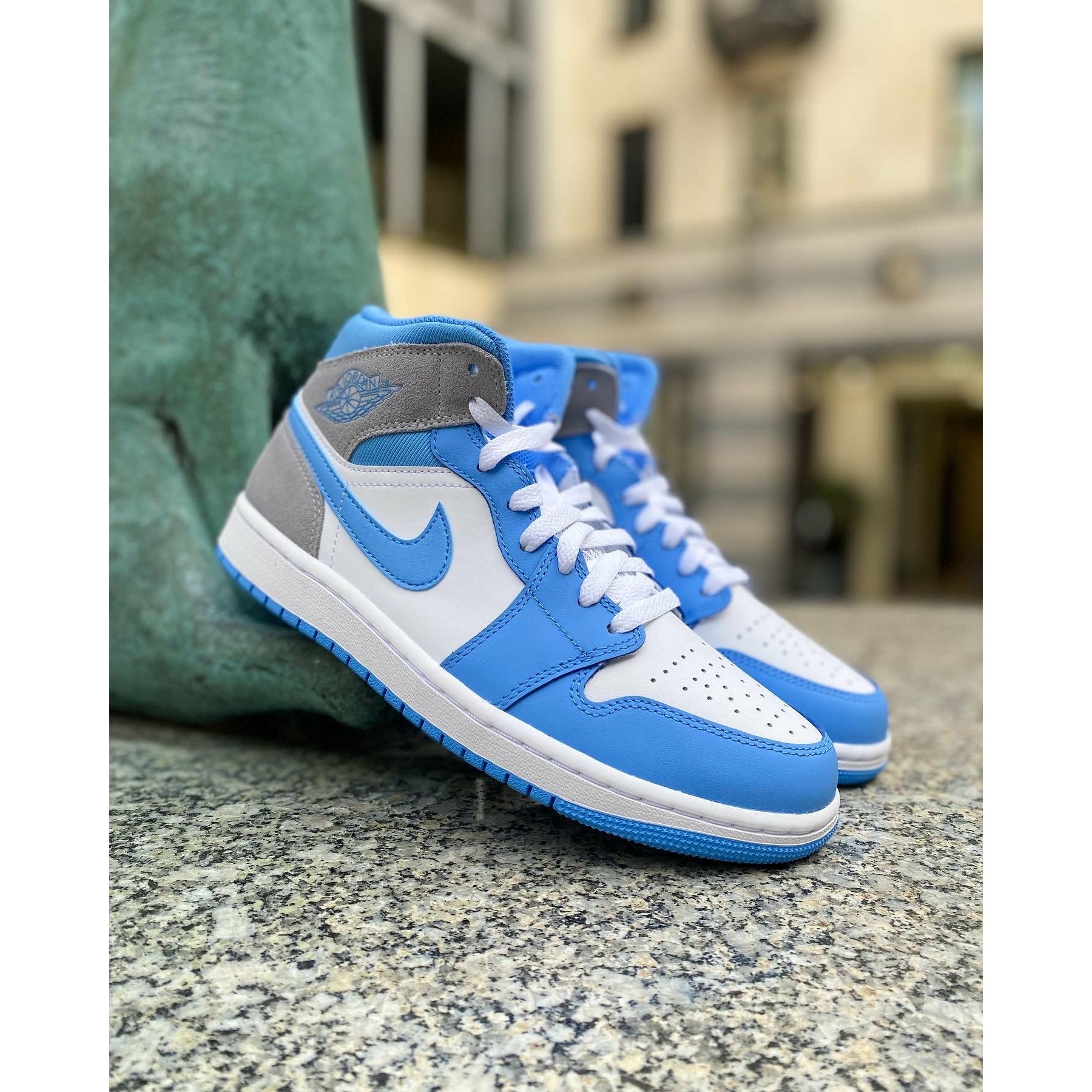 Nike jordan 1 shop mid blue and white